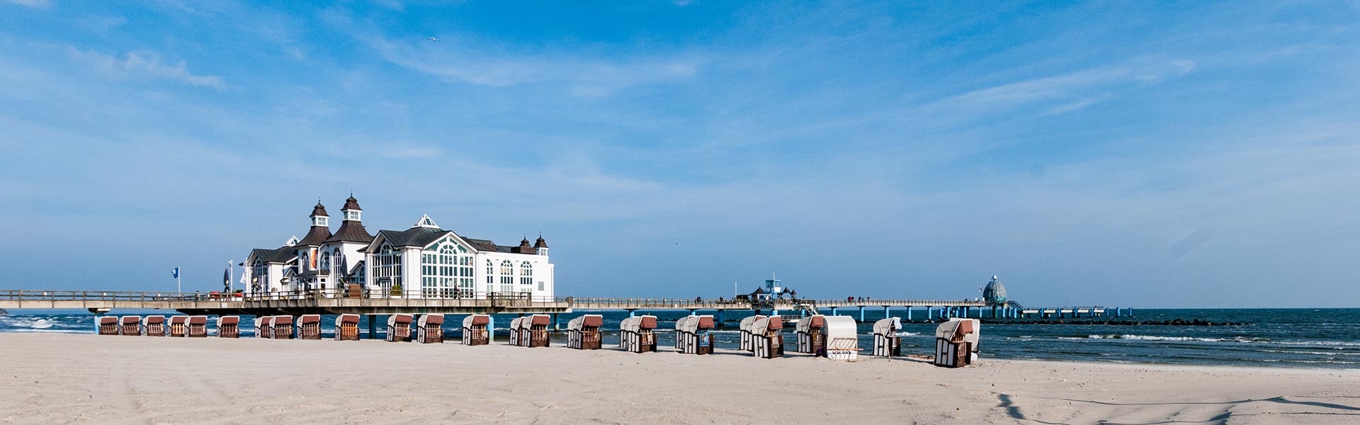 Blick auf die Seebrücke des Ostseebades Sellin